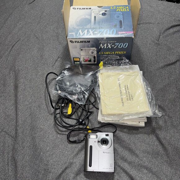 Fujifilm MX 700 1.5MP Digital Camera - Silver Tested No Battery/charger - Picture 1 of 3